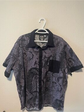 Shrine men’s Short-Sleeve Graphic Button-Down Shirt in Black & Gray (pocket)